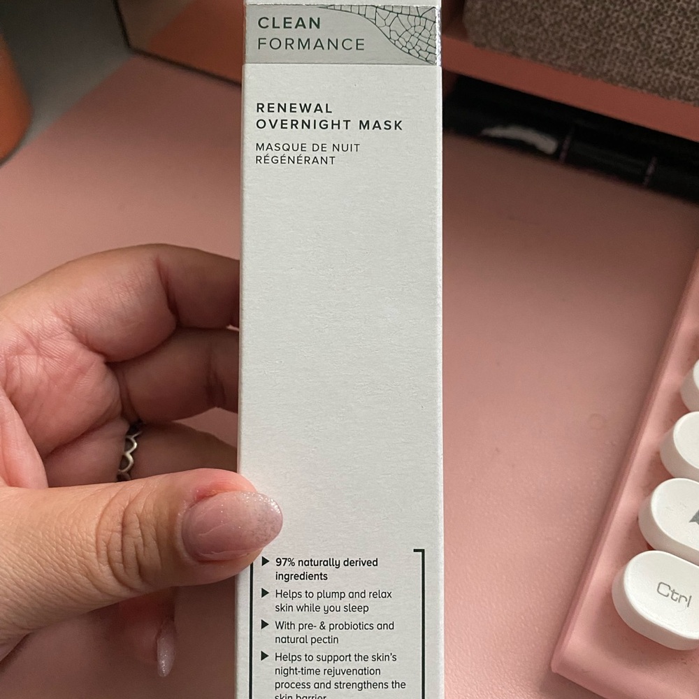 White Minimalist Skincare Mask